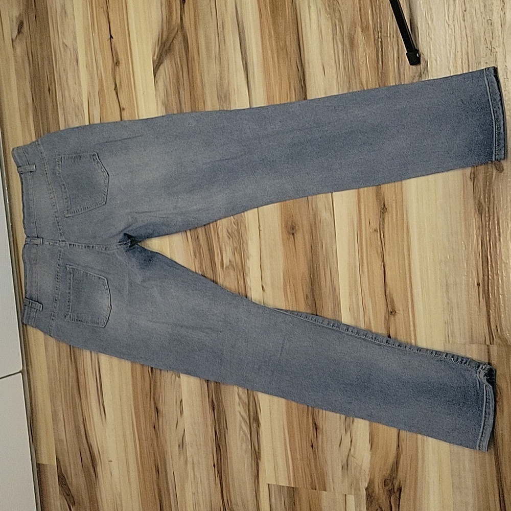 Distressed Holey Jeans - Picture 6 of 11